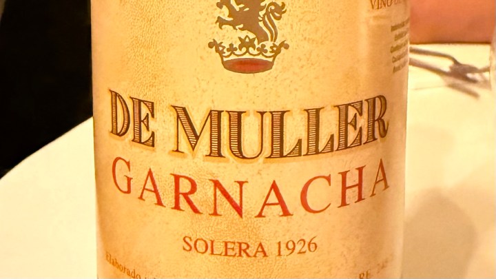 Label of a wine bottle featuring 'De Muller Garnacha' and the year 'Solera 1926'.