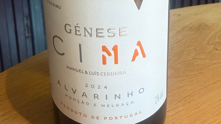 Label of Gênese Cima Alvarinho 2024 wine from Monção e Melgaço, Portugal, featuring a minimalist design with bold typography.